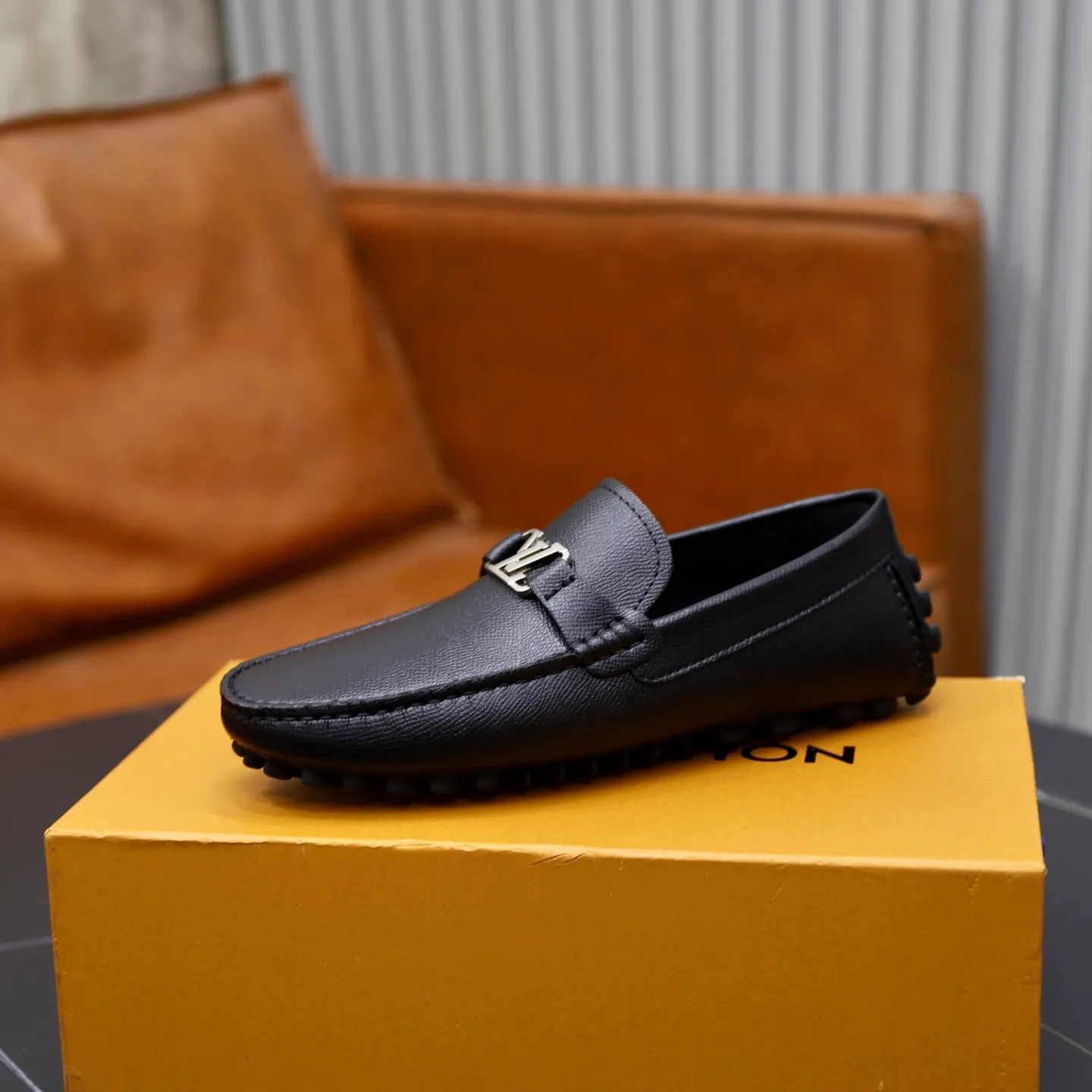 Ex-factory price: 480💰【LV】Louis Vuitton ⚠️High-end men’s driving and pedal series ⚠️38-44 (customized for 45) ⚠️All original cowhide leather! Thick and soft! Made entirely of calfskin lining! The latest non-slip beanie sole! Three-dimensional package technology! Fashionable and classic! Handicrafts! Original high quality! Feel free to compare!